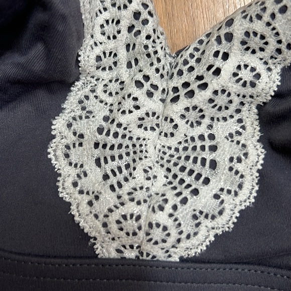 Soma “Embraceable Wireless” unlined geo lace in gray ink/ ivory foil - Picture 8 of 8